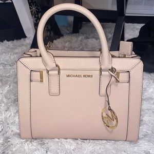 Pink Michael Kors purse. Excellent condition!